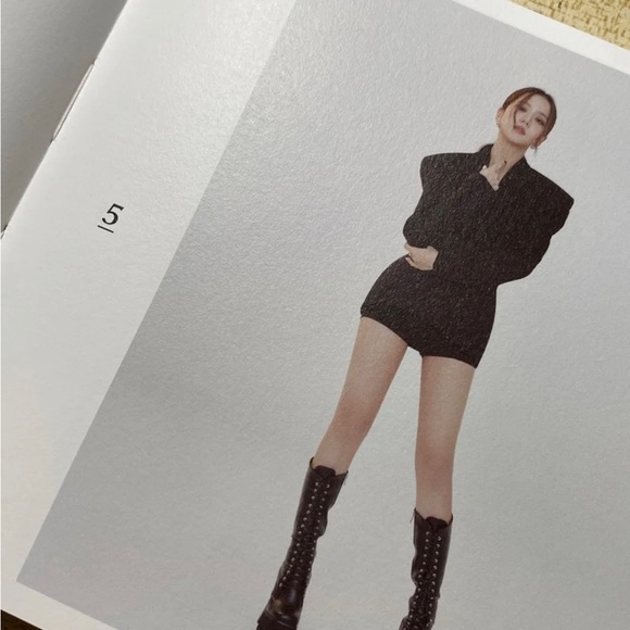 BLACKPINK *THE ALBUM*| 3D Photobook - Picture 3 of 6